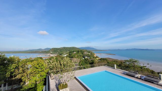 Como point yamu Pool am Meer