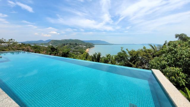 Como point yamu Infinity Pool