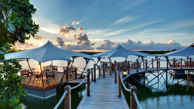 Constance Prince Maurice Pool am Meer mit Stegen zum sitzen