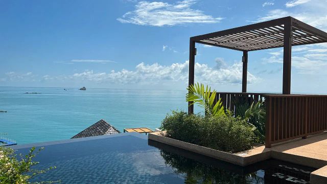 The Ritz-Carlton, Koh Samui Pool mit Blick auf das Meer