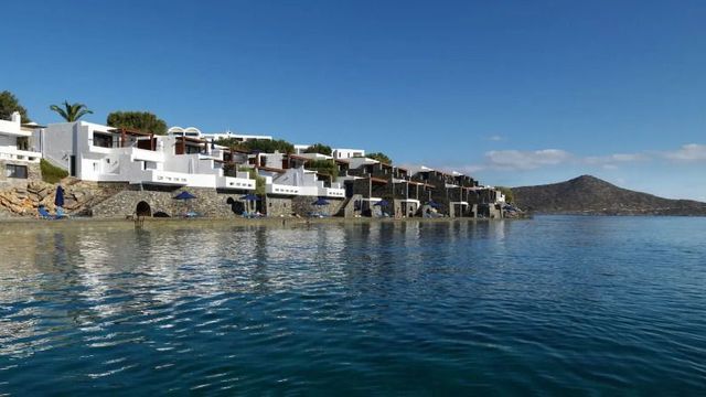 Luxusvillen direkt am Meer mit Gemeinschaftspool im Elounda Beach Hotel