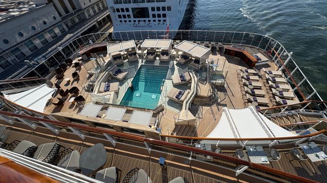 Pool der Explora 1