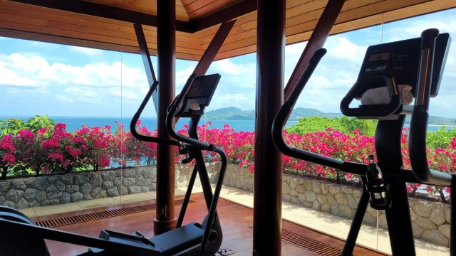 Amanpuri Fitnessraum mit Meerblick