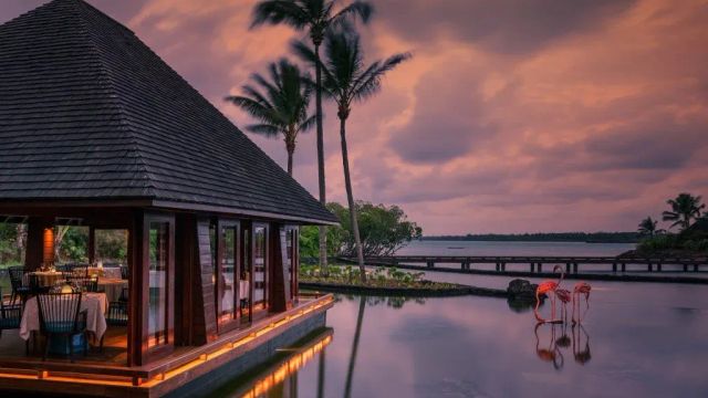 Four Seasons Anahita bei Dämmerung und romantischer Stimmung