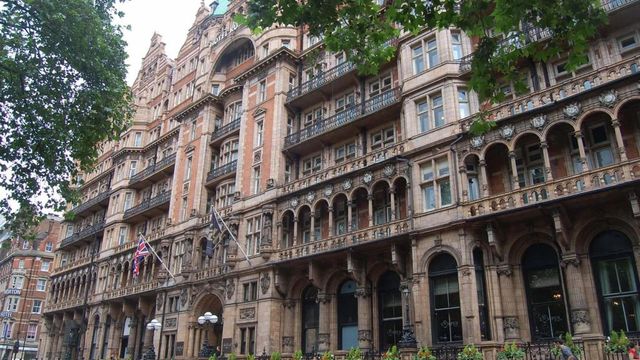 Historische Fassade des Kimpton Fitzroy London mit viktorianischem Design