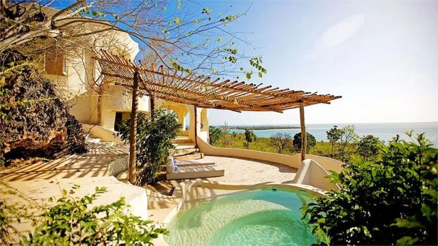 Private Terrasse mit Whirlpool und Meerblick