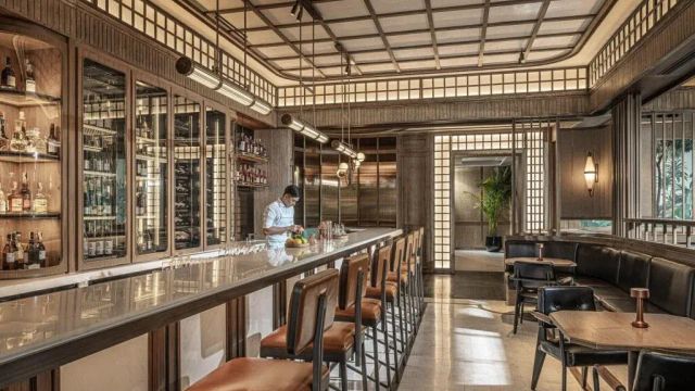 Four Seasons Bangkok Moderne Bar