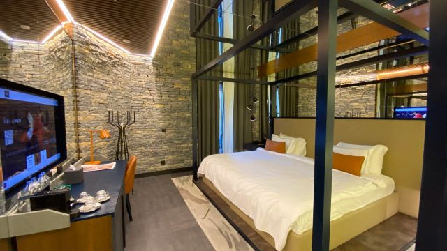 Lujo Hotel Bodrum Zimmer mit TV und anderen Annehmlichkeiten