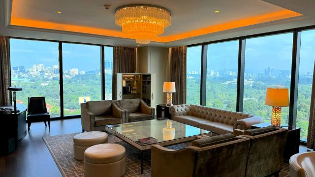 St Regis Kuala Lumpur Wohnzimmer Skyline View