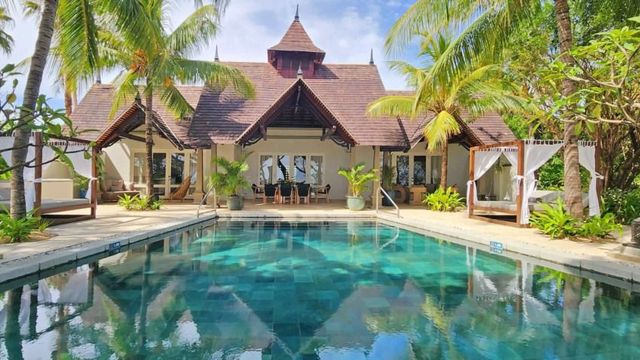 Präsidenten Suite Pool Villa mit privatem Pool und tropischer Vegetation