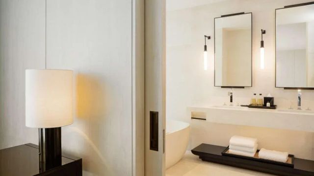 Modernes Badezimmer des Park Hyatt Bangkok