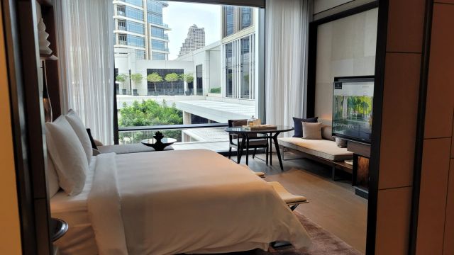 Four Seasons Bangkok Zimmer mit Blick auf die Stadt