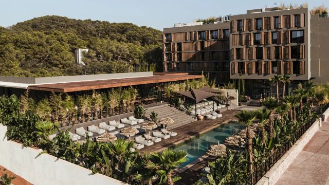 OKU Ibiza Overview des Gebäude und Pools