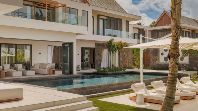 Luxuriöse Villa mit privatem Pool und moderner Architektur