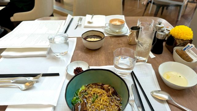 Restaurant Tisch mit Nudeln