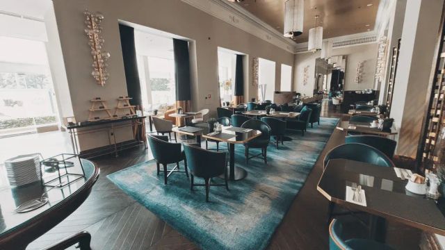 Basilica Bar mit großen Fenster für einen weiten Blick auf die Stadt