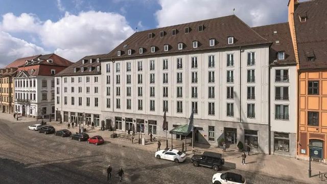 Historische Fassade von Hotel Maximilian’s mit Fenstern und Eingang