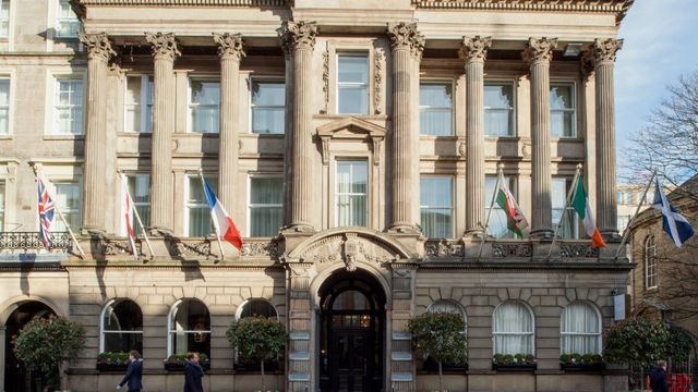 Historische Fassade des Intercontinental Edinburgh The George Hotels