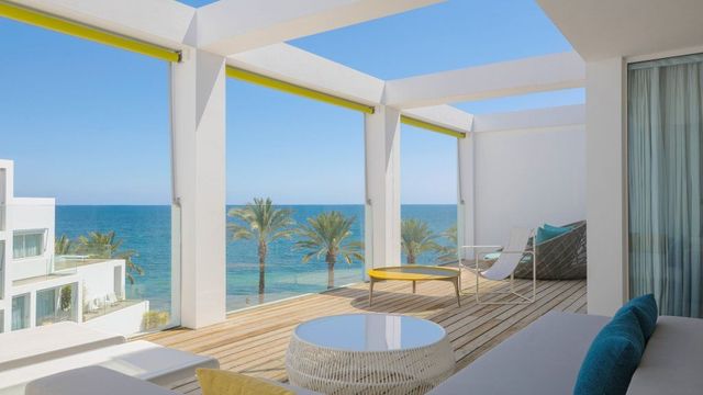 W Ibiza Sitzecke mit Meerblick