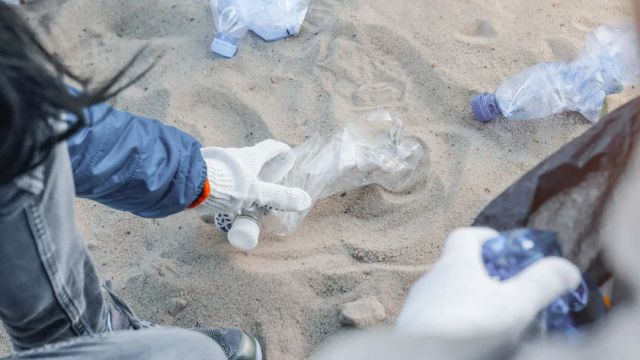 Xanadu Villas Plastiksammeln am Meer