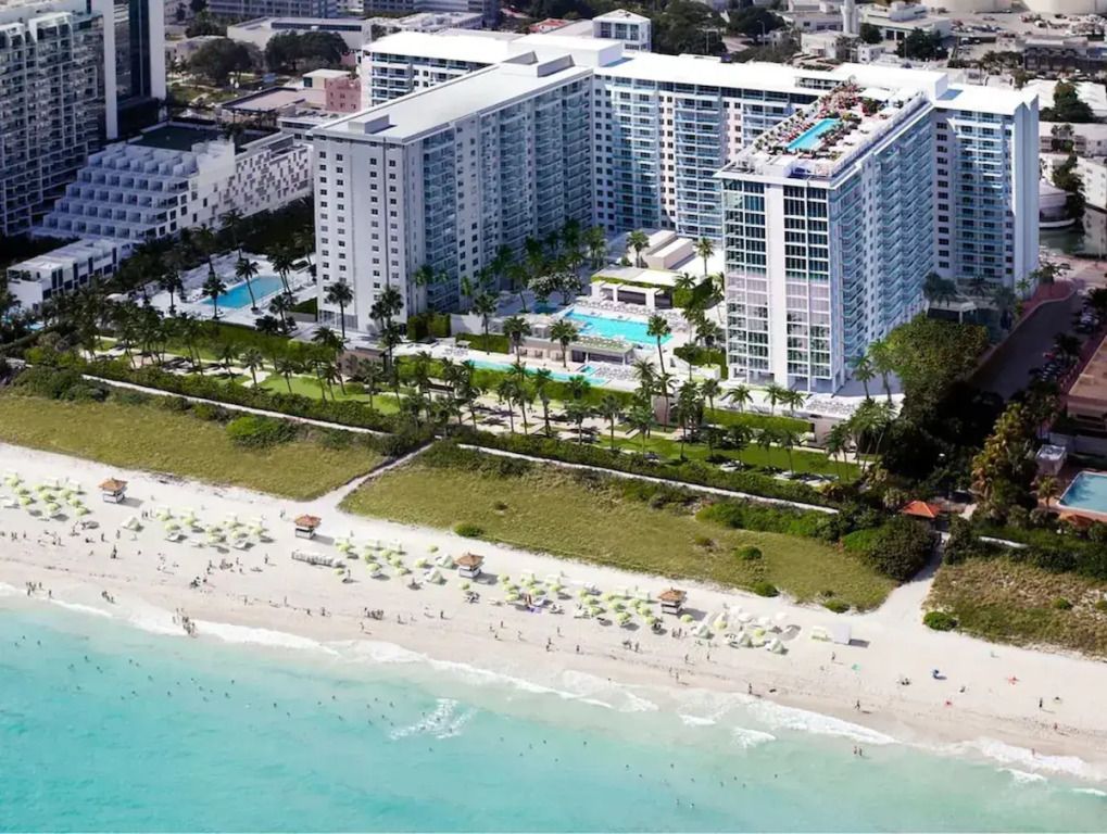 Luftaufnahme des 1 Hotel South Beach mit unmittelbarer Strandlage