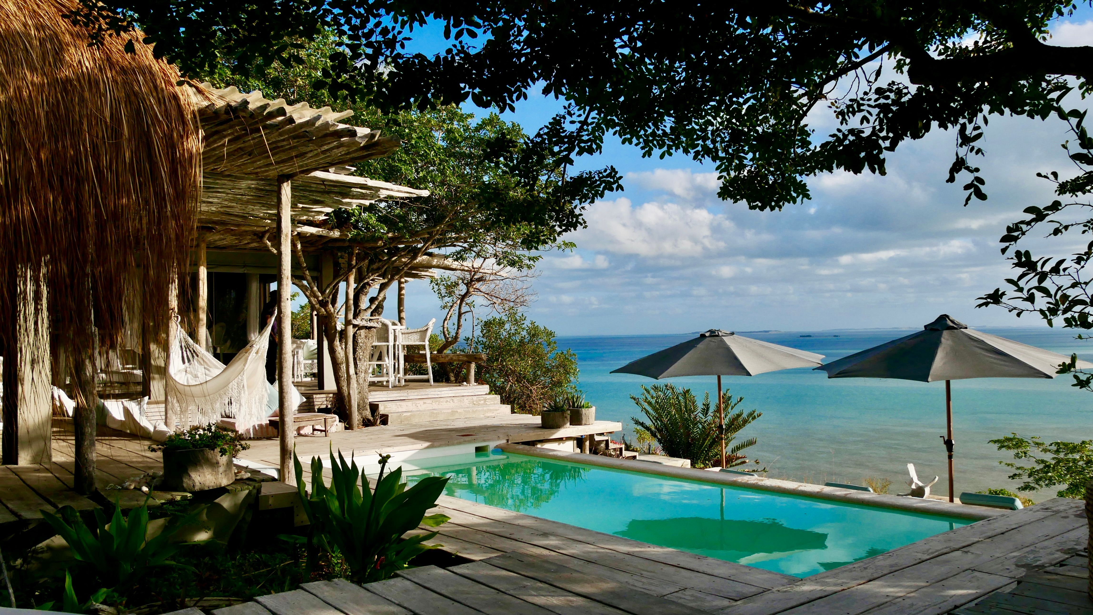 Erfrischende Ruhe zwischen Himmel, Wasser und Natur