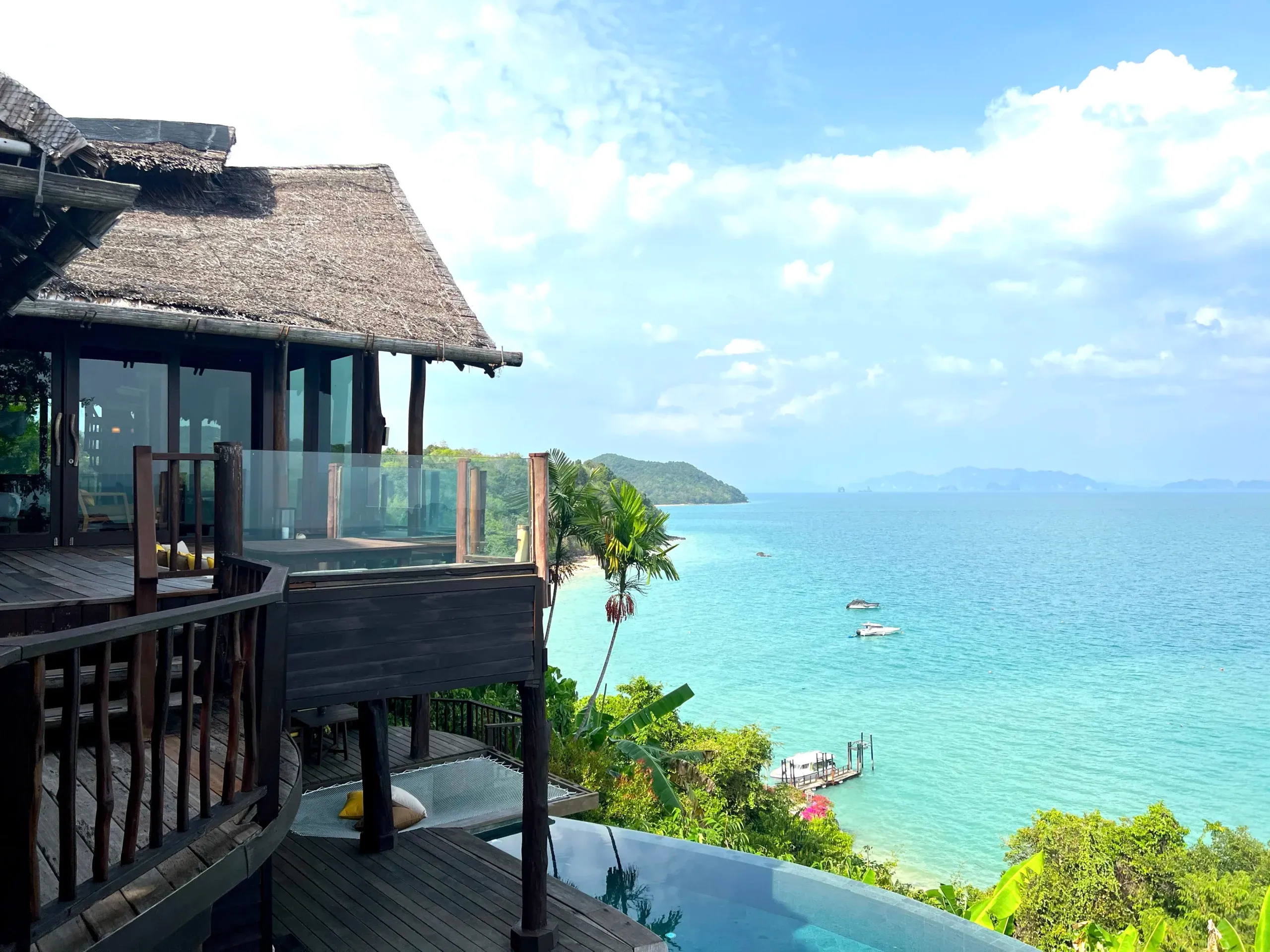 Six Senses Yao Noi Villa mit Blick auf das kristallblaue Meer