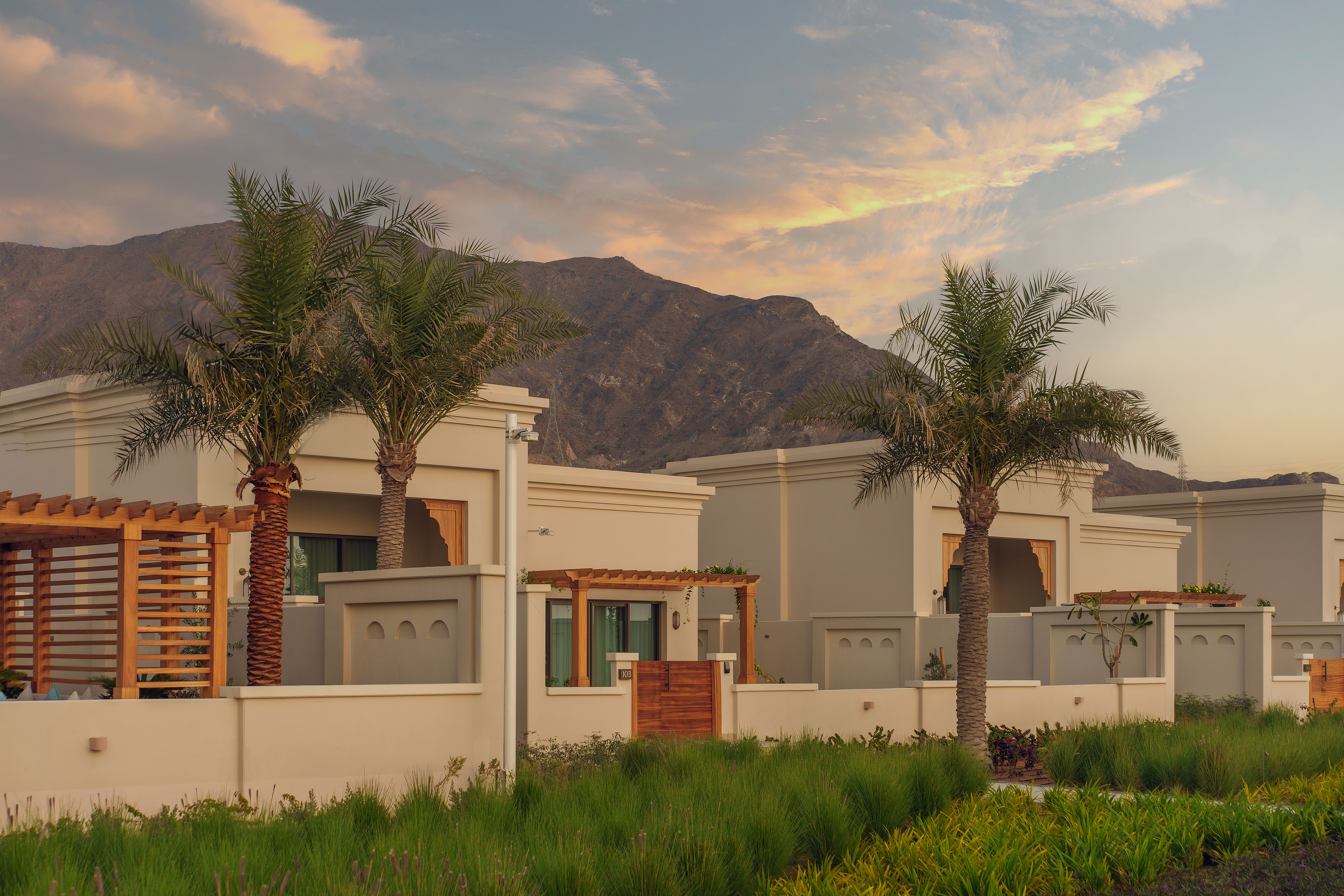 Villen mit Bergblick