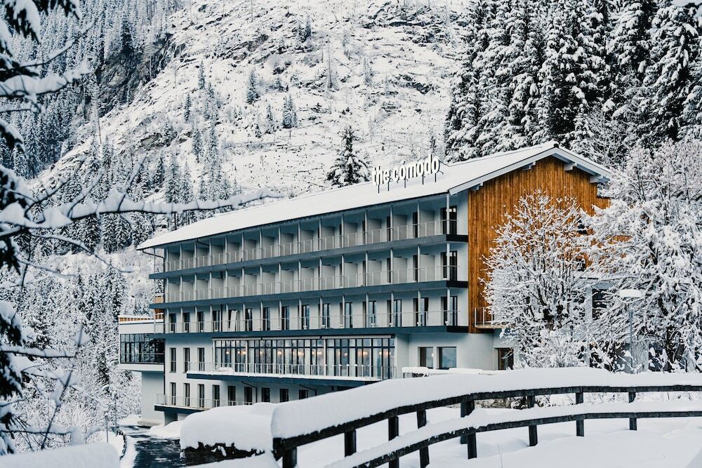 The Comodo in der Berglandschaft mit Schnee bedeckt