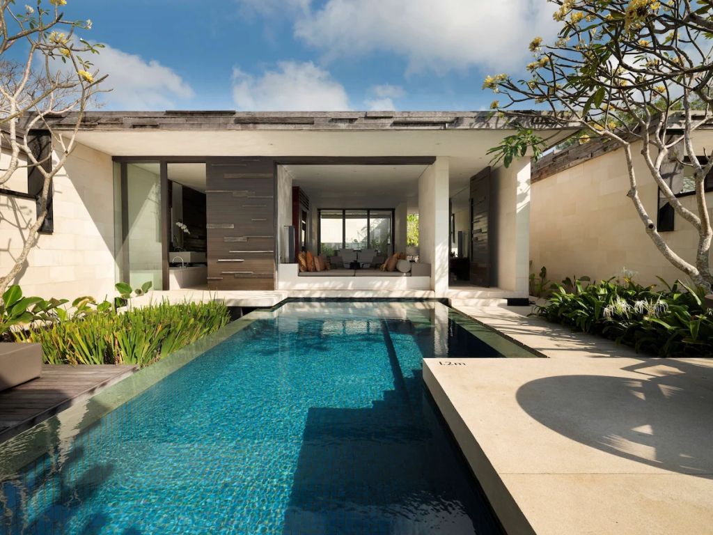 Private Villa mit Infinity-Pool und moderner Architektur