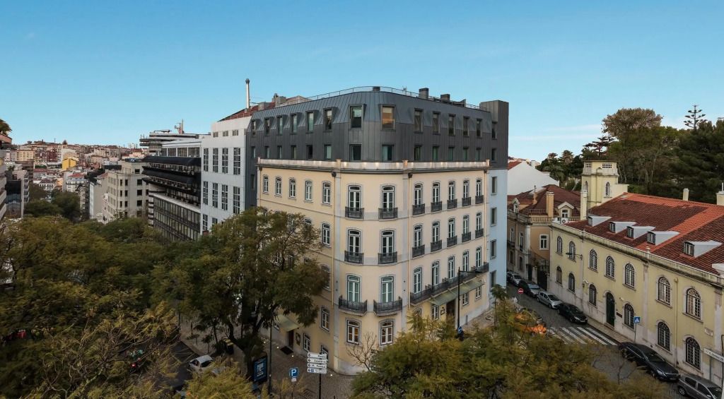 Gebäudeansicht des The Vintage Lisbon Hotels mit klassischer Architektur
