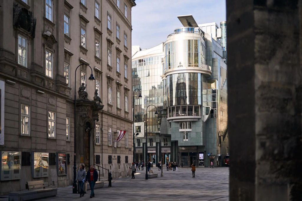 Moderne Architektur in der Nähe des Do & Co Hotel Vienna