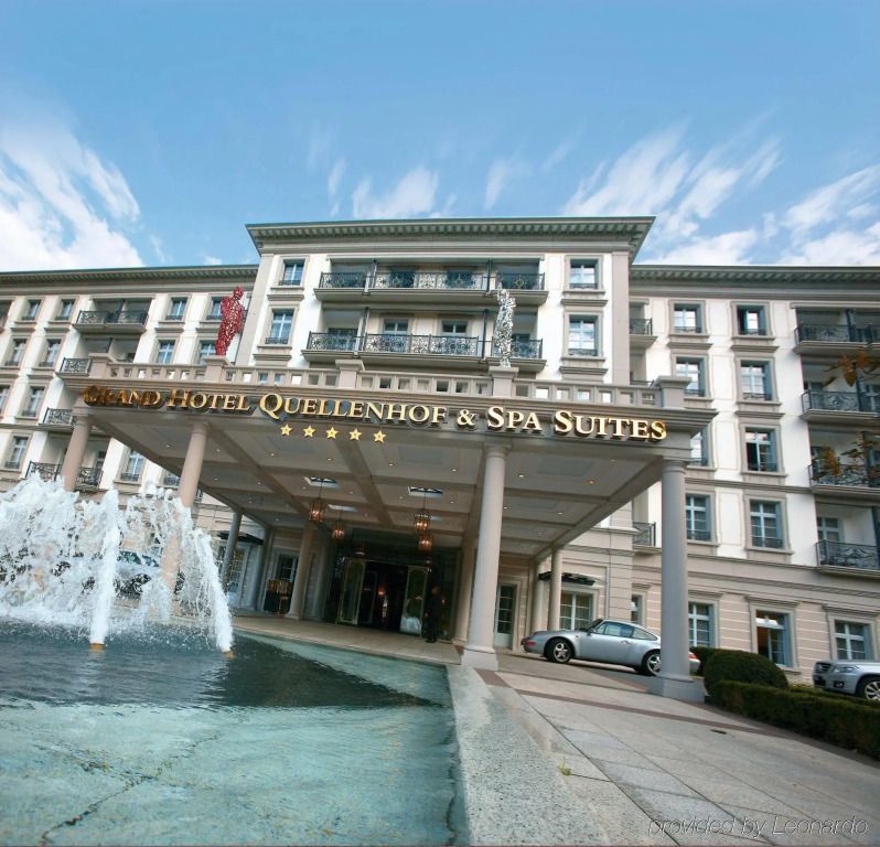 Eingangsbereich des Grand Resort Bad Ragaz mit spektakulärem Springbrunnen