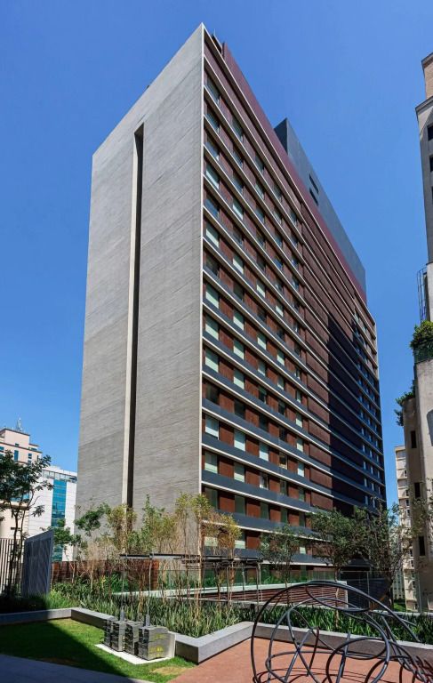 Fassade des Fasano Sao Paulo Itaim Hotels mit modernem Design und großen Fenstern