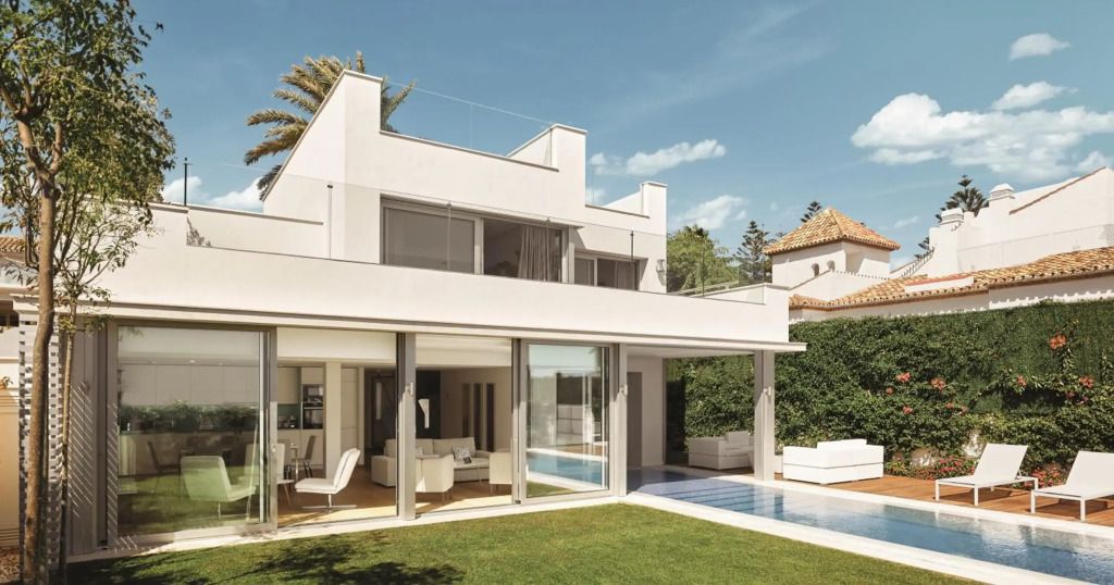 Moderne Villa mit privatem Pool und stilvoller Außenterrasse im Puente Romano Marbella