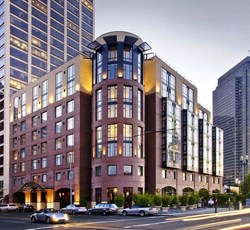 Moderne Fassade des 1 Hotel San Francisco mit Glasfront und Backstein.