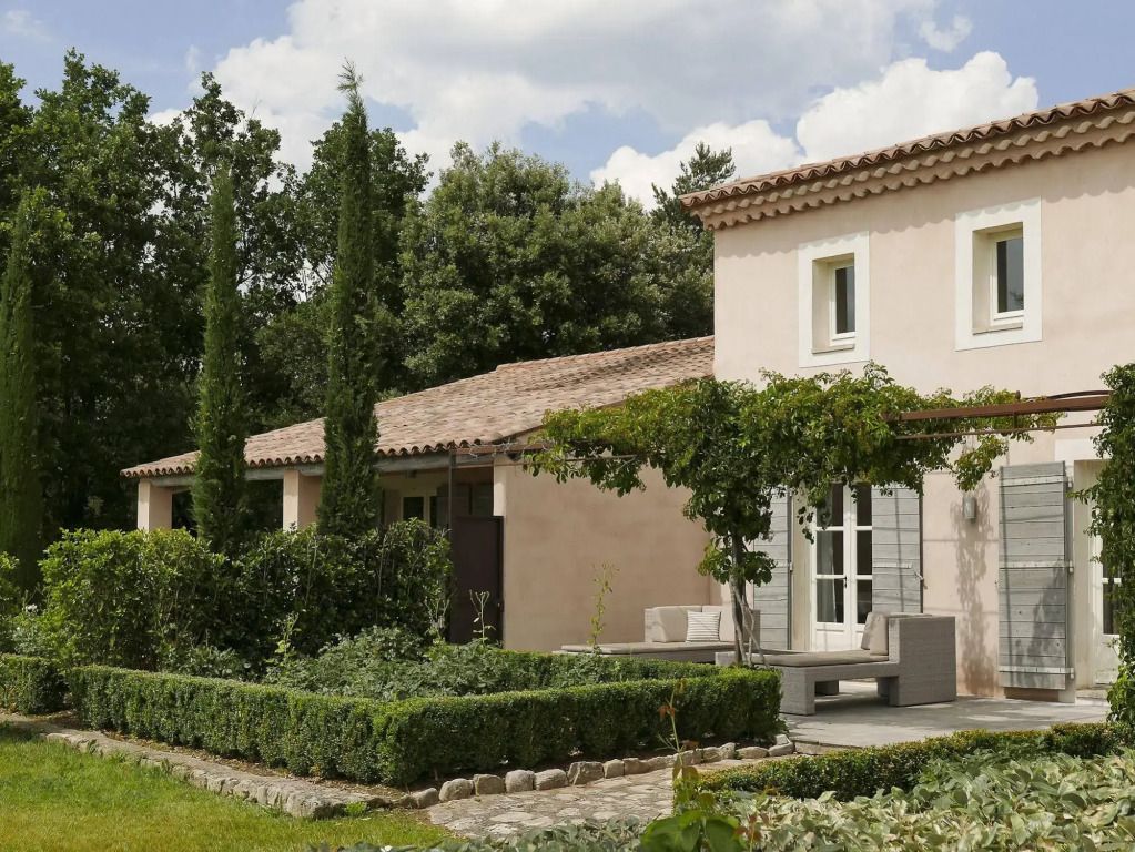 Elegante Villa mit gepflegtem Garten und Terrasse in der Provence