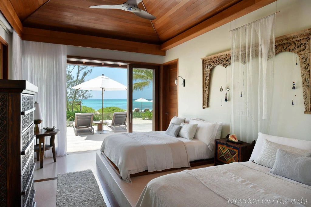 Geräumiges Zimmer mit Meerblick und zwei großen Betten