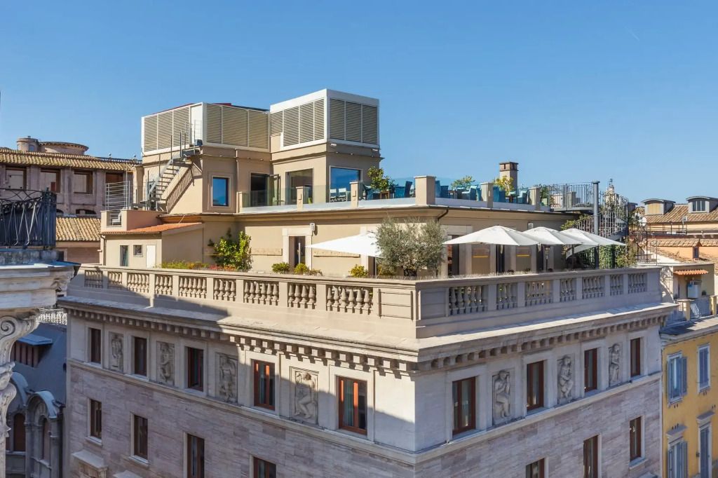 Außenansicht des Singer Palace Hotels mit Dachterrasse in Rom
