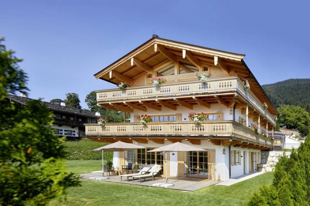 Luxuriöses Chalet mit Holzfassade und Terrasse im Tennerhof mit wunderschöner Bergkulisse