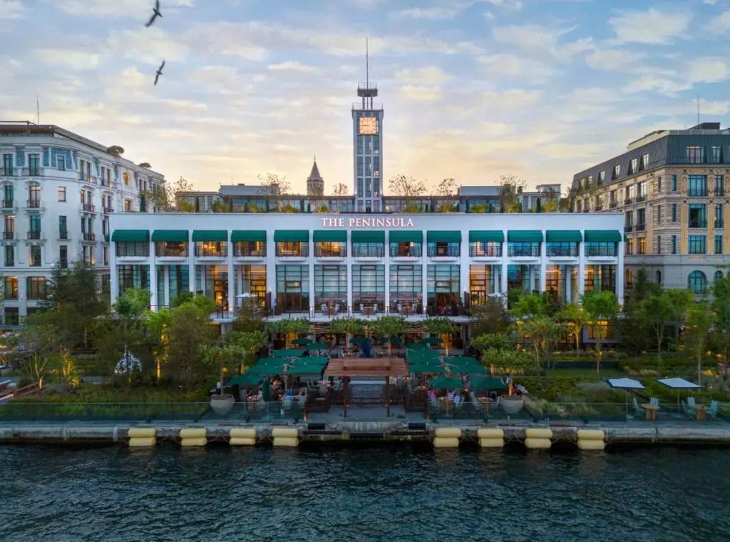 Hotel The Peninsula Istanbul am Fluss mit üppigen Gärten