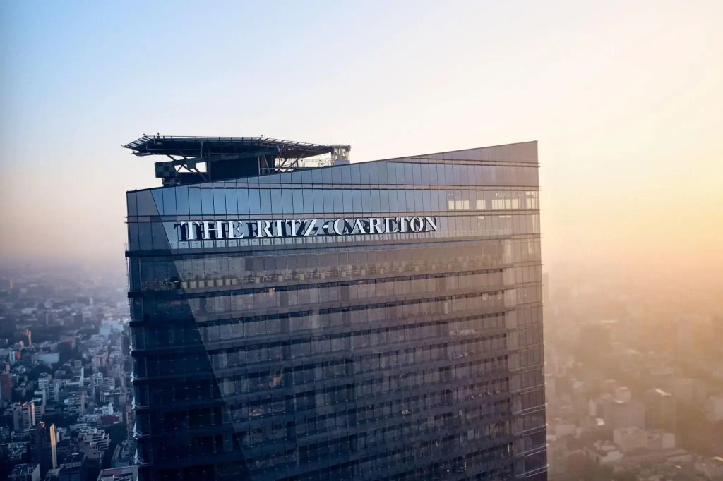 Fassade des The Ritz-Carlton, Mexico City im Sonnenuntergang