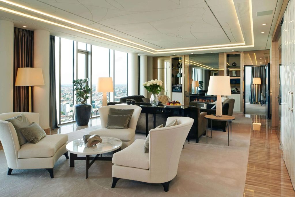 Luxuriöse Suite mit Stadtblick und eleganter Einrichtung