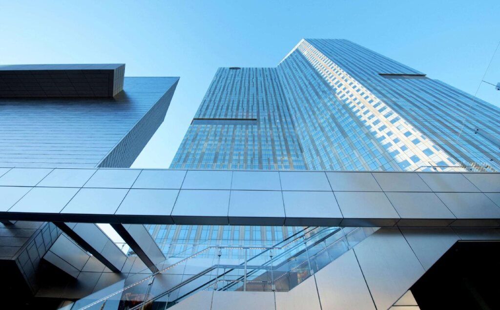 Moderne Fassade des Waldorf Astoria Las Vegas bei Tageslicht